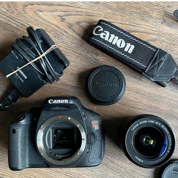 Canon EOS Rebel T3i DSLR Camera - Picture 1 of 6